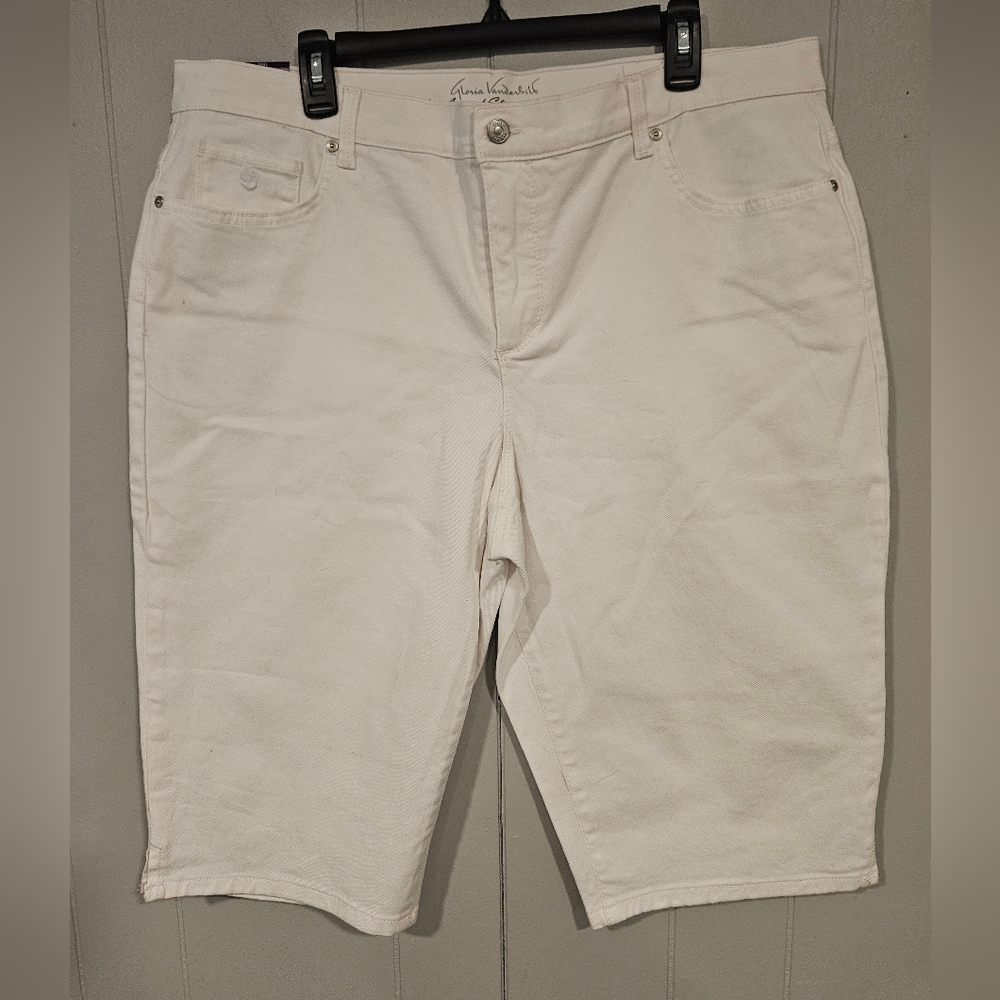 NWT Gloria Vanderbilt Amanda Skimmer Shorts Womens 18 White Pullon Small Spot